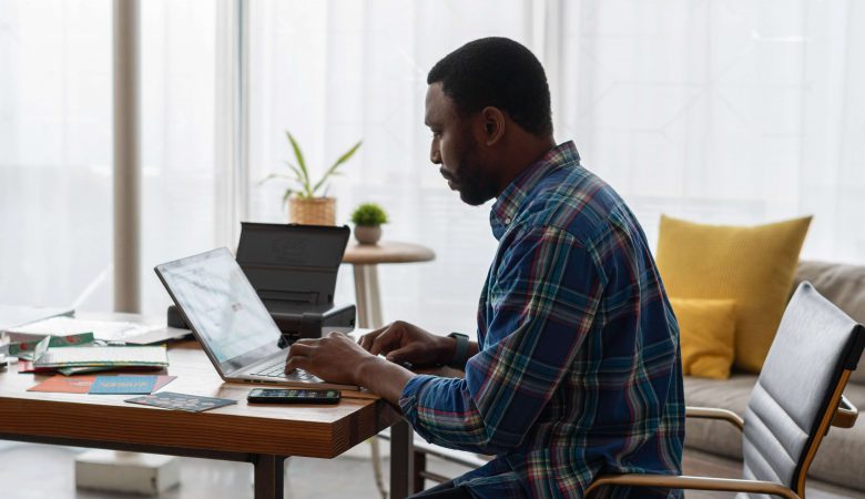 Young man using his laptop (1)