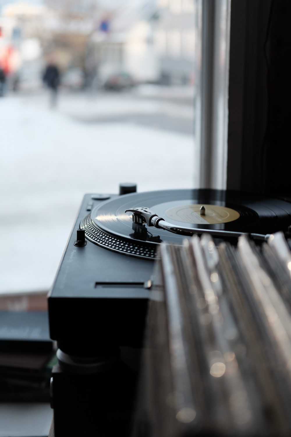 A record player and a stack of albums